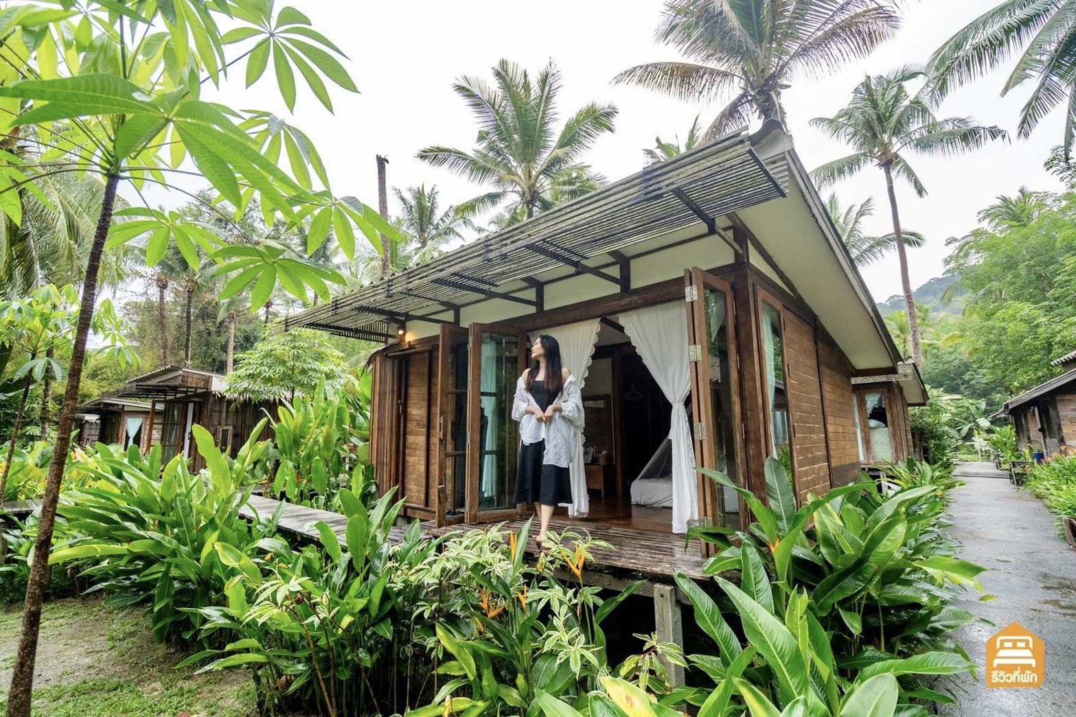 Restaurant — Lounge Area